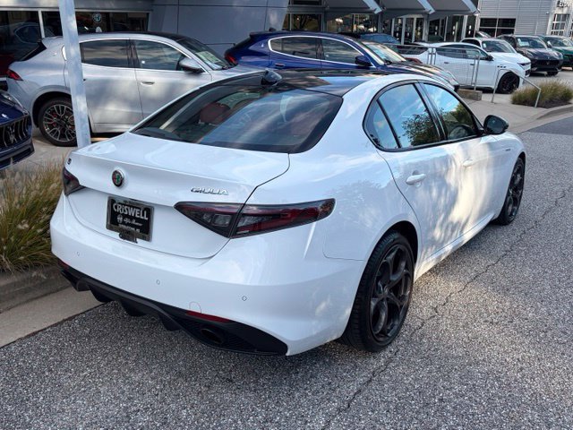 Used 2024 Alfa Romeo Giulia Veloce AWD/4WD image 5