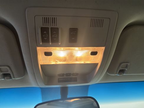 Used 2011 GMC Yukon XL Denali image 22