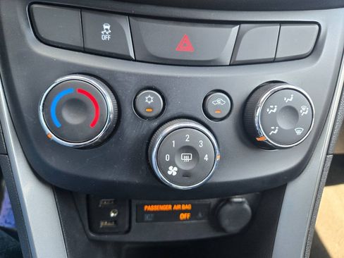 Used 2020 Chevrolet Trax LT FWD image 19