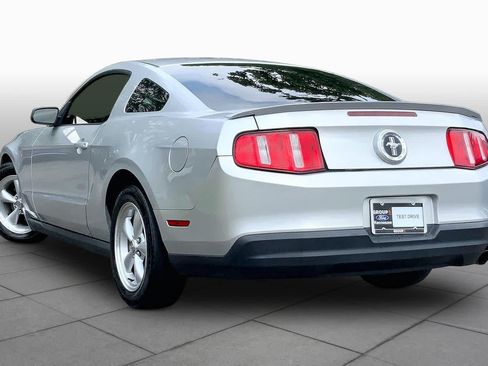 Used 2010 Ford Mustang Premium RWD image 9