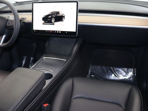 Used 2022 Tesla Model Y Long Range AWD/4WD image 30