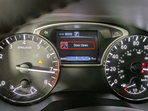 Used 2019 Nissan Pathfinder SL AWD/4WD image 23