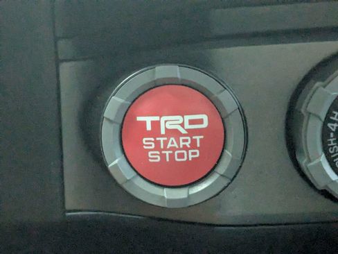Used 2020 Toyota Tacoma TRD Off-Road w/ TRD Premium Off Road Package AWD/4WD image 42