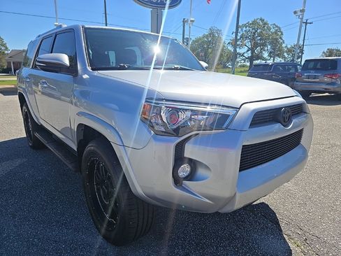 Used 2018 Toyota 4Runner SR5 Premium image 3