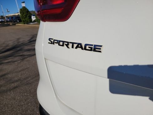Used 2020 Kia Sportage LX image 29