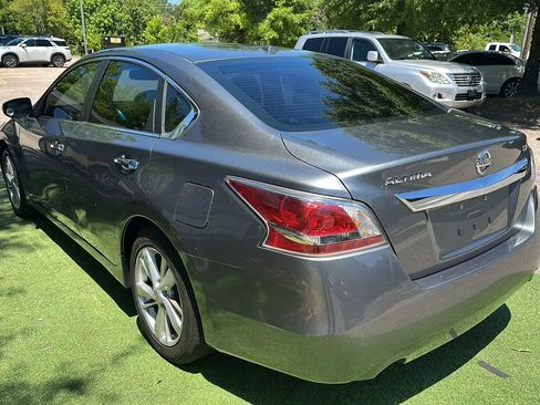 Used 2015 Nissan Altima 2.5 SV w/ Convenience Package FWD image 5