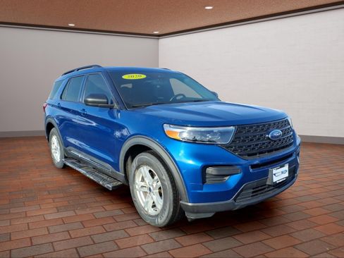 Used 2020 Ford Explorer XLT image 2