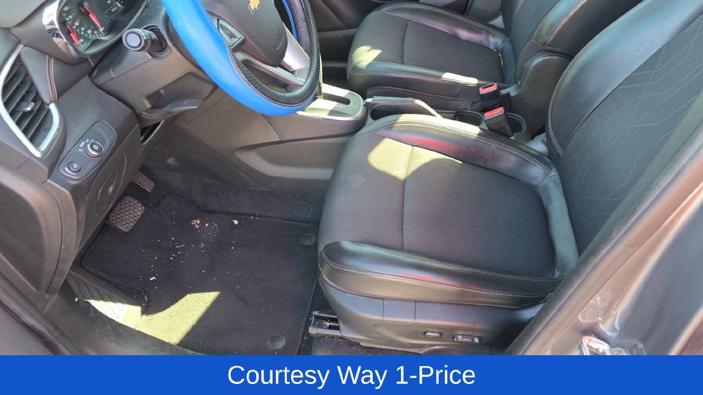 Used 2019 Chevrolet Trax LT w/ LT Convenience Package FWD image 13