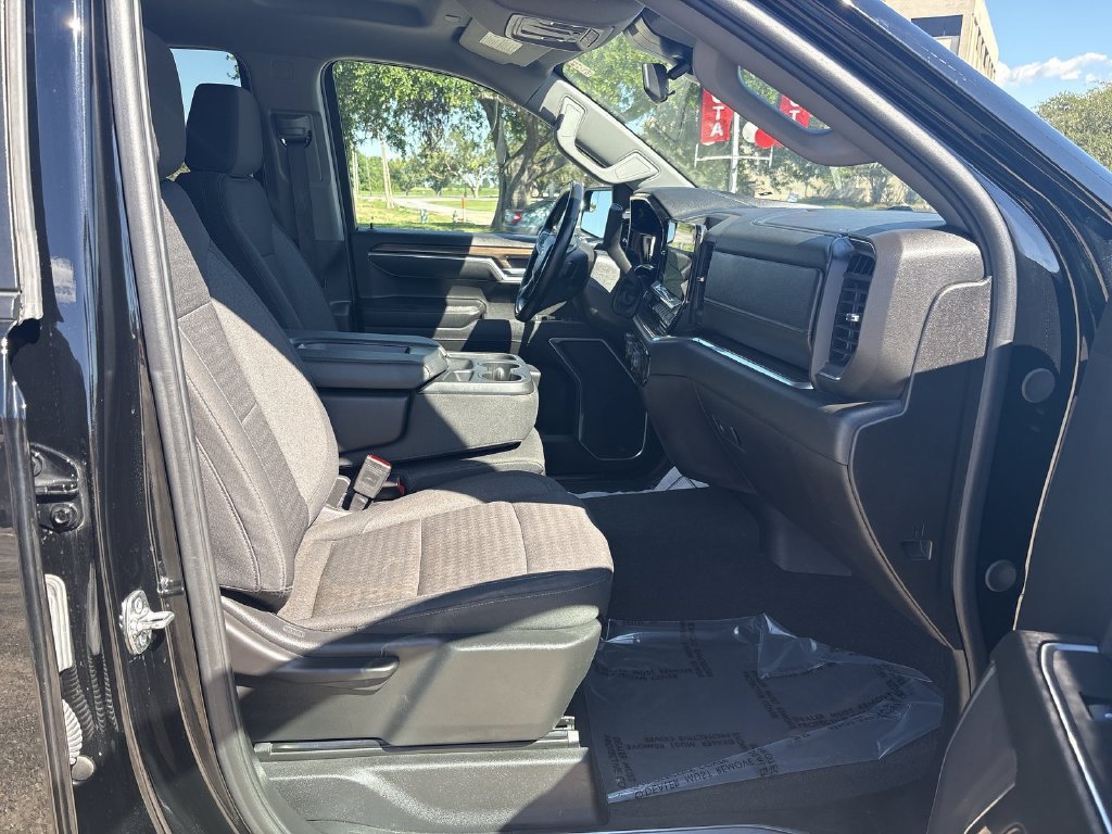 Used 2025 Chevrolet Silverado 1500 LT RWD image 31