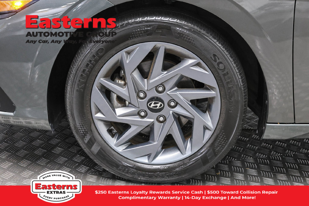 Used 2024 Hyundai Elantra SEL FWD image 32