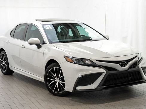 Certified 2024 Toyota Camry SE FWD image 1