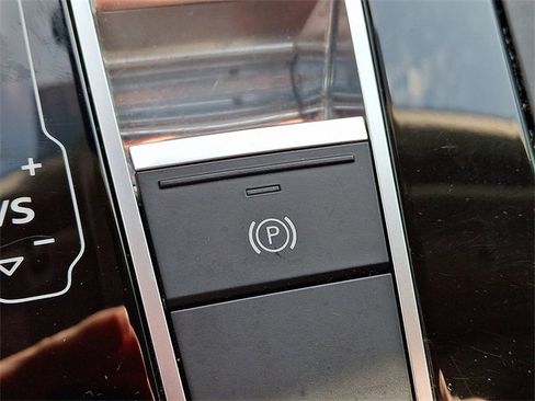 Used 2023 Audi Q8 Premium Plus w/ Premium Plus Package image 25