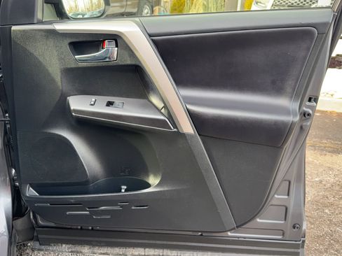 Used 2018 Toyota RAV4 XLE image 16