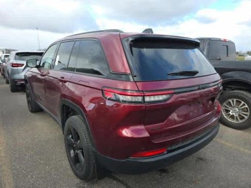 Used 2023 Jeep Grand Cherokee Limited w/ Black Appearance Package image 4