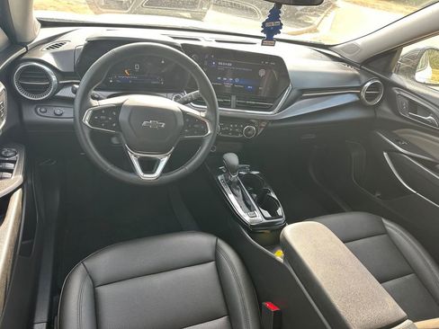 Used 2025 Chevrolet Trax ACTIV w/ Driver Confidence Package FWD image 22