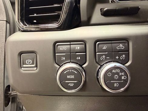 Used 2025 GMC Sierra 2500 AT4 w/ AT4 Premium Plus Package image 28