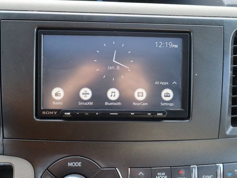 Used 2012 Toyota Sienna XLE image 11