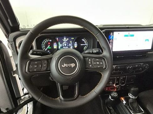 Used 2024 Jeep Wrangler Unlimited AWD/4WD image 13