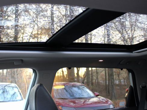 Used 2021 Nissan Rogue SV w/ Premium Package image 41