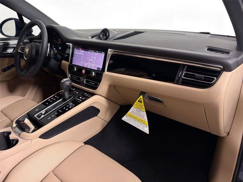 Certified 2026 Porsche Macan AWD/4WD image 29