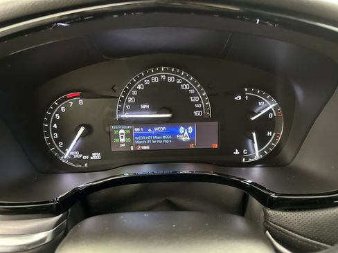 Used 2018 Cadillac XT5 Luxury w/ Driver Awareness Package FWD image 15