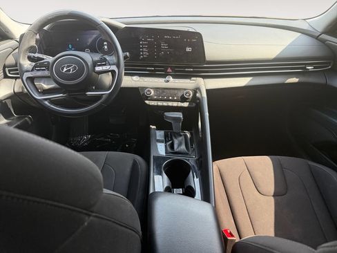 Used 2023 Hyundai Elantra SEL w/ Convenience Package FWD image 10
