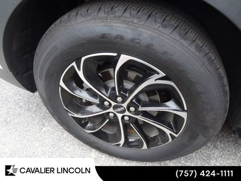 Used 2026 Lincoln Nautilus Premier AWD/4WD image 11