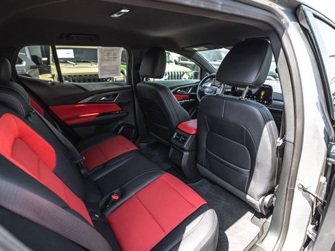 Used 2025 Chevrolet Equinox EV RS FWD image 28