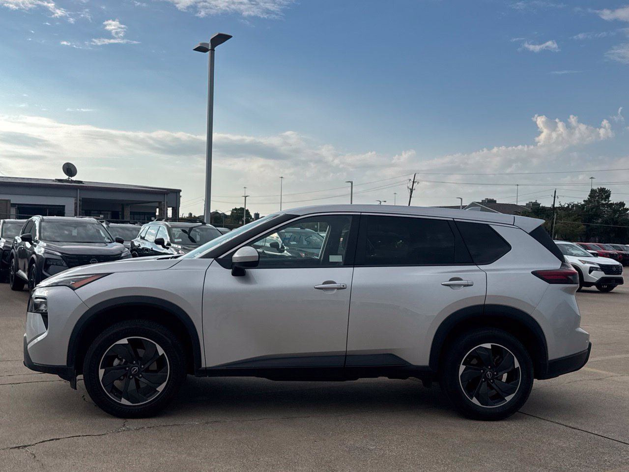 Certified 2025 Nissan Rogue SV FWD image 15
