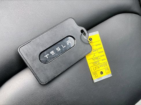 Used 2022 Tesla Model Y Long Range image 14