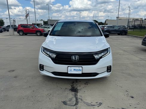 Certified 2023 Honda Odyssey Sport image 3