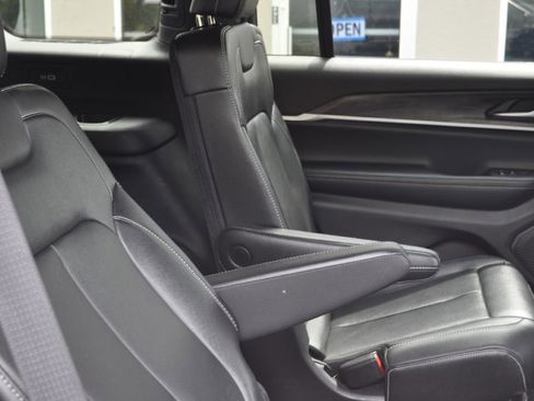 Used 2024 Jeep Grand Cherokee L Limited image 20