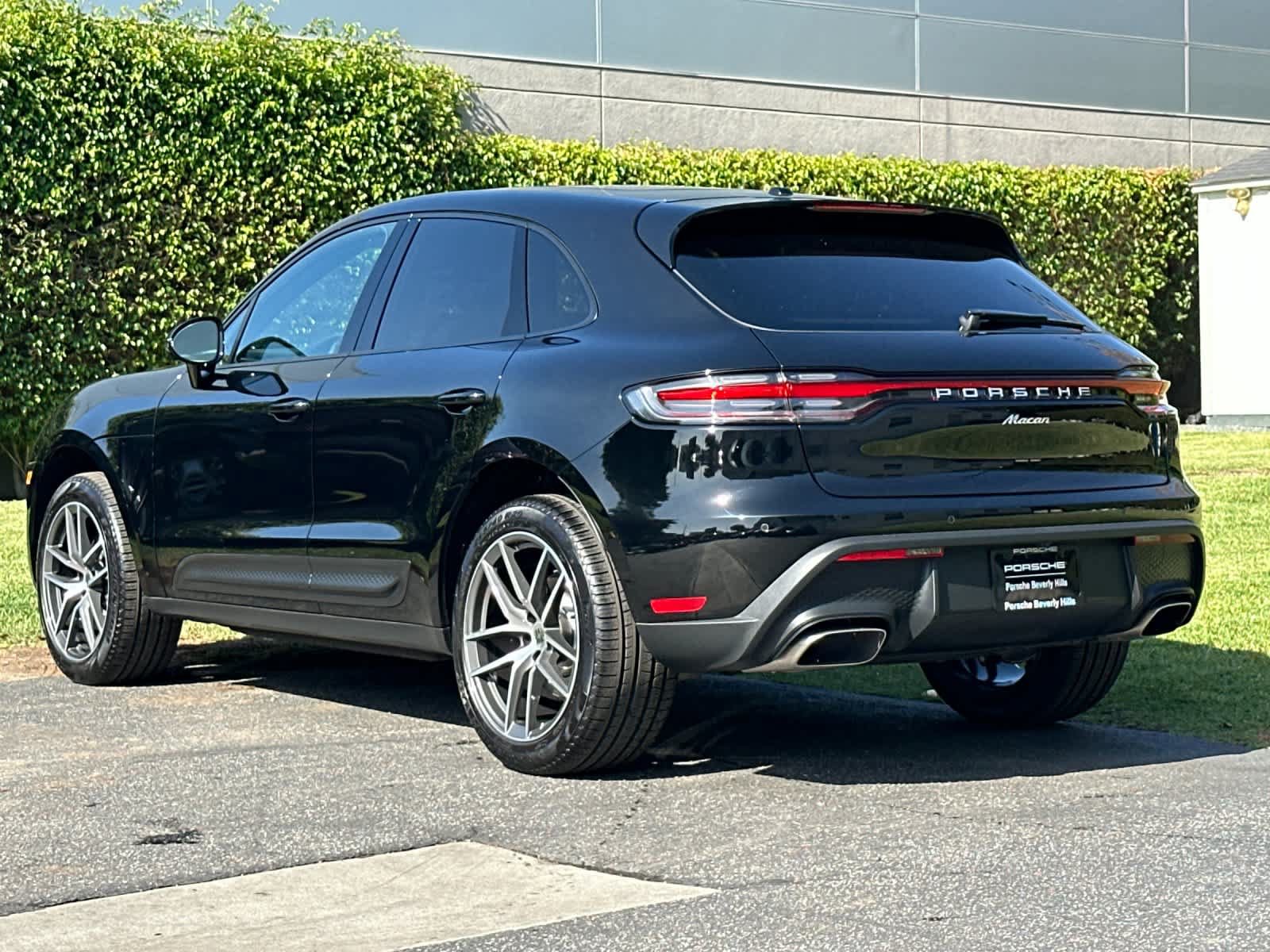 Used 2025 Porsche Macan AWD/4WD image 3