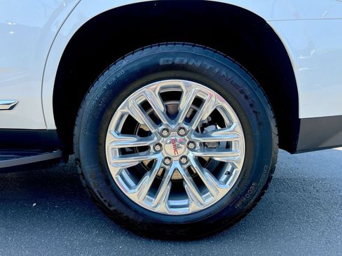 Used 2023 GMC Yukon SLT w/ SLT Luxury Package AWD/4WD image 27
