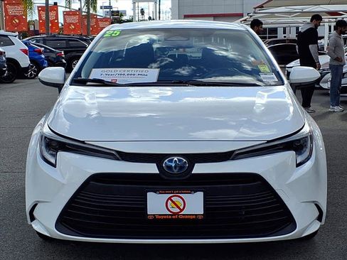Certified 2025 Toyota Corolla LE image 2