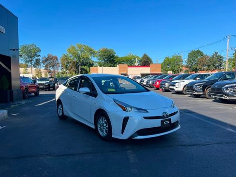 Used 2022 Toyota Prius LE FWD image 7