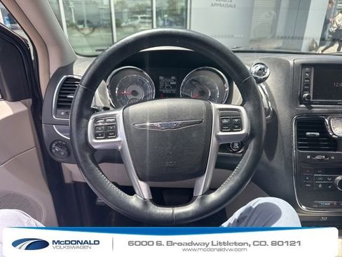 Used 2014 Chrysler Town & Country Touring-L w/ Driver Convenience Group FWD image 5