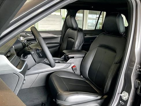 New 2025 Jeep Grand Cherokee Limited w/ Trailer Tow Package image 11