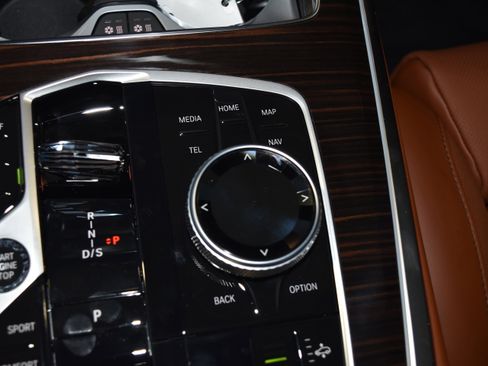 New 2026 BMW X7 M60i image 16