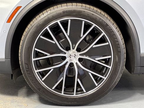 New 2025 Porsche Macan Electric image 31