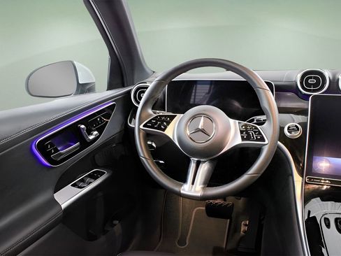 Used 2024 Mercedes-Benz GLC 300 4MATIC image 16