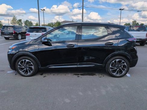 Used 2022 Chevrolet Bolt EUV Premier w/ Sun & Sound Package FWD image 4