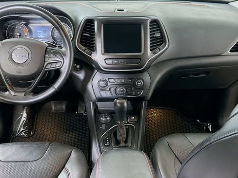 Used 2019 Jeep Cherokee Trailhawk AWD/4WD image 18