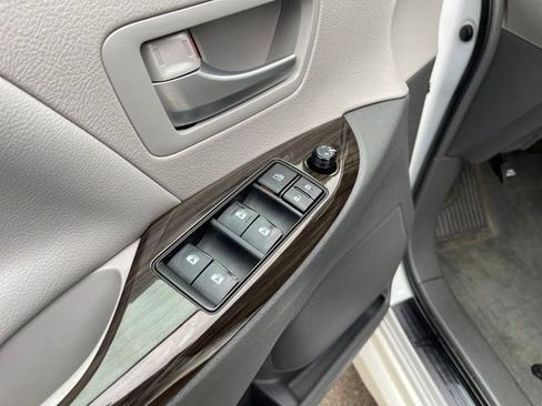 Used 2019 Toyota Sienna XLE Premium image 10