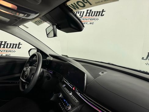 Used 2024 Hyundai Elantra SEL image 31