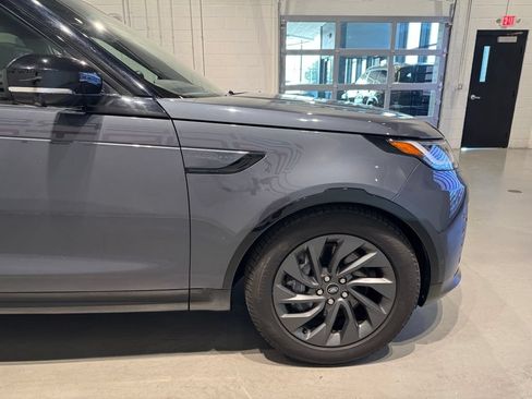 Used 2024 Land Rover Discovery Dynamic SE AWD/4WD image 9