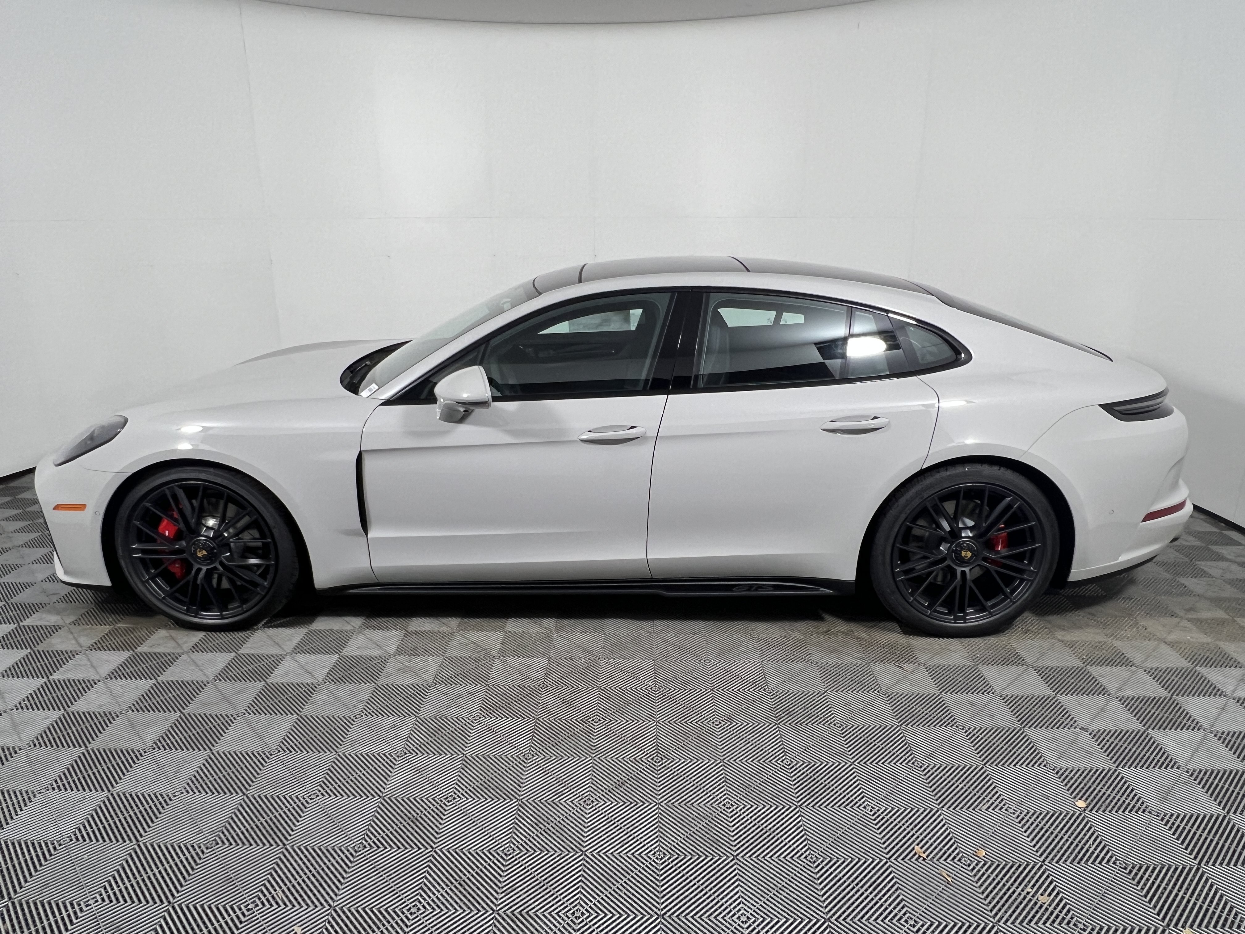 New 2026 Porsche Panamera GTS AWD/4WD image 2