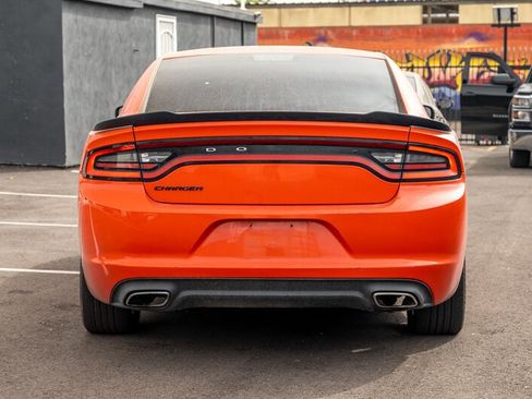 Used 2017 Dodge Charger SE w/ Blacktop Package RWD image 4