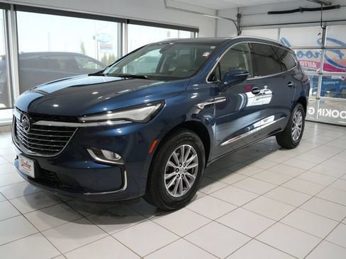 Used 2023 Buick Enclave Essence AWD/4WD image 5