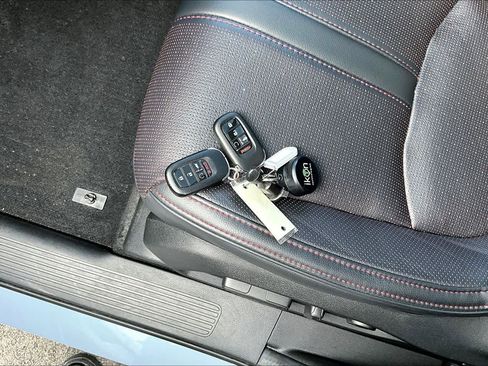 Used 2025 Honda Pilot Black Edition image 15